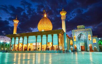 پخش زنده مراسم عزاداری شب عاشورای حسینی در حرم شاهچراغ + ویدئو