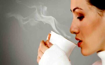 فواید نوشیدن آب گرم کدام است؟