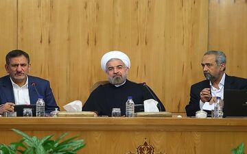 
واحد پول ایران تومان و برابر ۱۰ ریال تعیین شد 