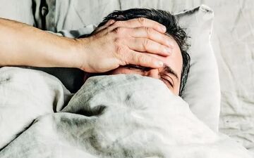 چرا بعد از خواب عصر، بی‌حوصله و عصبی بیدار می‌شویم؟