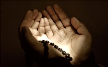  توجه به امام زمان(عج) در قنوت نماز/ دعایی از امام رضا(ع) 