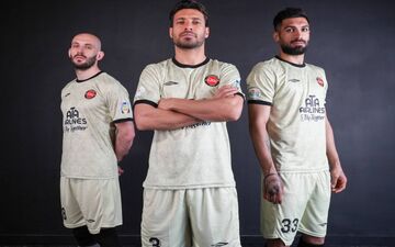 لباس سوم تراکتور در آستانه دیدار با پرسپولیس رونمایی شد
