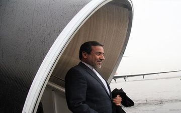 عراقچی مسکو را ترک و راهی ایروان شد