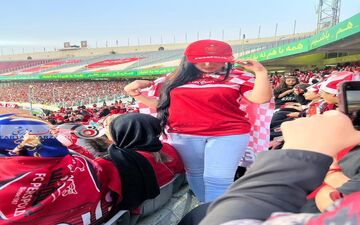 غوغای دختر خوش تیپ پرسپولیسی در استادیوم آزادی