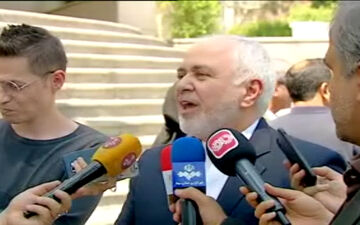 ظریف در حاشیه نشست هیئت دولت: نامه من به رهبر انقلاب در جهت حفظ منافع ملی بود