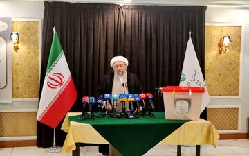 آملی‌لاریجانی: هر کسی که سربلندی کشور را می‌خواهد، با هر سلیقه و گرایشی باید در انتخابات شرکت کند

