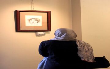 مراسم افتتاح نمایشگاه تبسم رنگ، آثار نقاشی هنرمند توانجو ی همدانی مینا آذرافشان به روایت تصویر