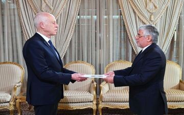 سفیر جدید ایران استوارنامه خود را به رییس جمهور تونس تقدیم کرد
