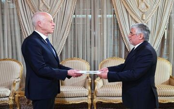 سفیر جدید ایران استوارنامه خود را به رییس جمهور تونس تقدیم کرد
