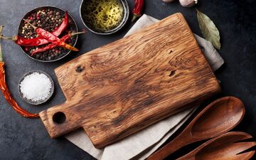 روش تمیز و ضدعفونی کردن تخته گوشت چوبی