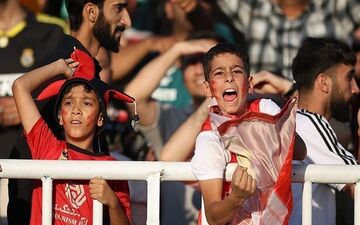 اعتراض هواداران پرسپولیس مسیر حرکت اتوبوس پرسپولیس را تغییر داد