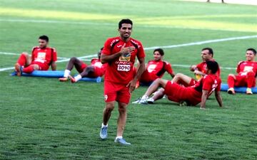 سرمربی پرسپولیس دو ملی‌پوش تیمش را  خط زد