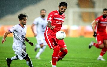 تصمیم مهم بازیکن پرسپولیس/ مدافع سرخ ها جدا می شود؟
