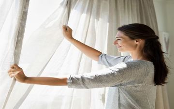 نکاتی برای شستن پرده های سفید در خانه تکانی 