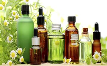 چگونه جای جوش را با راهکارهای طب سنتی درمان کنیم؟