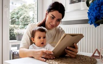 فواید کتاب‌خواندن برای نوزاد

