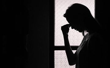 آزار سیاه در مطب خانم دکتر + عکس