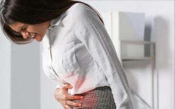 گرفتگی عضلات شکم در زنان چه دلایلی دارد؟

