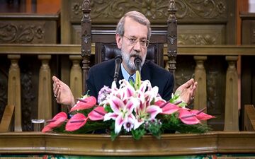لاریجانی در هفتمین نشست سراسری مدیران رسانه ملی:
فربه‌شدن دولت 85 تا 90 درصد بودجه کشور را به خود اختصاص می‌‌دهد