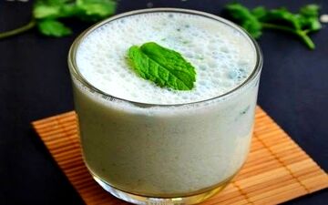 عوارض و مضرات خوردن دوغ