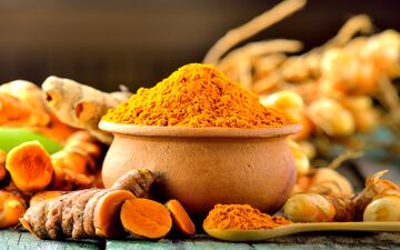 این افراد زردچوبه مصرف نکنند