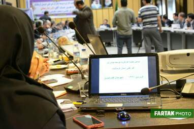 جلسه کارگروه توسعه صادرات غیر نفتی با حضور وزیر صمت، استاندار و جمعی از مدیران استان