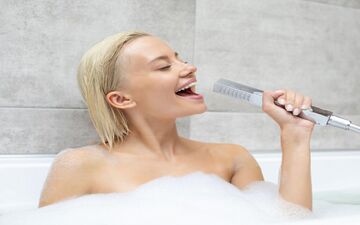 آواز خواندن برای مغز مفید است، حتی اگر خواننده نباشیم