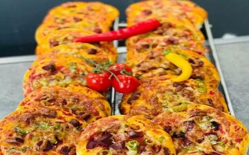 دستور تهیه مینی پیتزای تابه‌ای| ساده، فوری و فوق العاده خوشمزه!