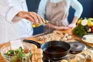 طرز تهیه غذای نونی با سیب زمینی بدون گوشت / لیست غذاهای ارزان و دانشجویی