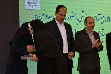 تجلیل از روسای هیأت‌های ورزشی استان کرمانشاه امروز نهم خرداد با حضور ارسلان حسینی مدیرکل و معاونین ستادی ورزش و جوانان استان کرمانشاه در سالن آمفی‌تئاتر ولیعصر(عج) این اداره انجام شد.