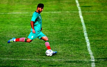 پرسپولیس با هافبک ذوب آهن وارد مذاکره شد