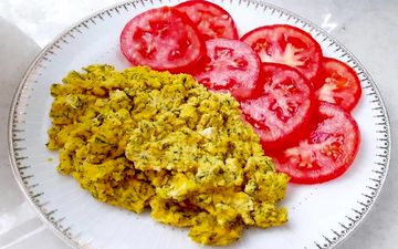 صبحانه‌ای خاص و متفاوت | طرز تهیه پنیر برشته گیلانی+ فیلم