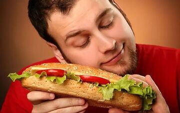 چرا به خوردن برخی مواد غذایی معتاد می‌شویم؟

