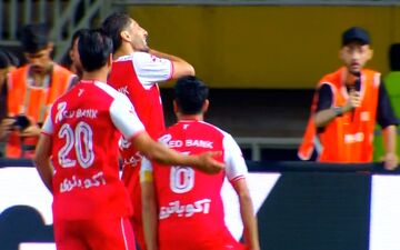 گل اول پرسپولیس به استقلال با ضربه محمدمهدی محبی + ویدیو