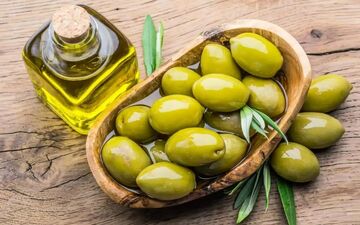 کسانیکه مشکل روده دارند از خوردن زیتون غافل نشوند!