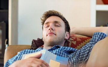 خواب نیمروز مفید است یا مضر؟ حتما بخوانید!