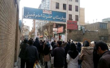تجمع کارکنان بیمارستان امام خمینی کرج مقابل استانداری البرز