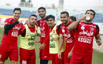پرسپولیس ٩٦ آماده شروع (عکس)
