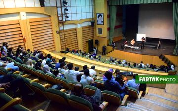 برگزاری کارگاه آموزشی موسیقی معاصر و پرفورمنس( بداهه )، با حضور استاد نادر مشایخی به روایت تصویر