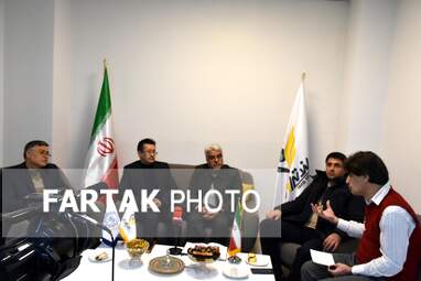 محسن عباسی‌فرد عضو فدراسیون بین‌المللی روزنامه‌نگاران فیزو-(IFJ) و (AIPS)،  مجید قیطولی مدیر روابط عمومی دانشگاه رازی، دکتر سجاد دادفر عضو هیأت علمی دانشگاه رازی، دکتر روح‌الله بهرامی عضو هیأت علمی دانشگاه رازی، جهانشاه امیری پژوهشگر 