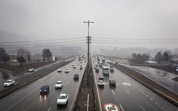 بارش باران در محورهای ۳ استان/ ترافیک در آزادراه تهران-کرج