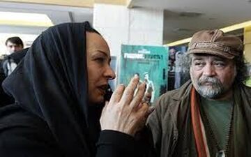  محمدرضا شریفی نیا به همراه همسر و دخترانش در یک مراسم