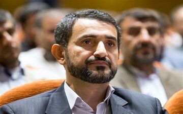 وفاداران به انقلاب پای کار نظام باشند