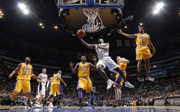 صحنه ایی عجیب و دلخراش در رقابت‌های بسکتبال NBA + عکس