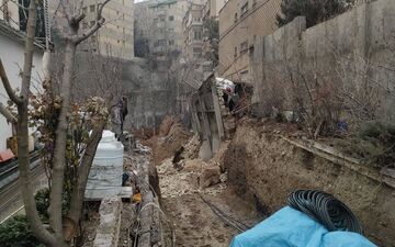 گودبرداری خطرناک؛ فرونشست زمین و سقوط خودرو در زعفرانیه
