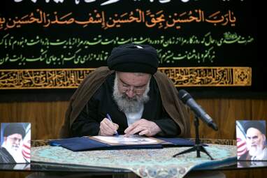 امضای اعتبارنامه ریاست جمهوری پزشکیان توسط اعضای شورای نگهبان به روایت تصویر