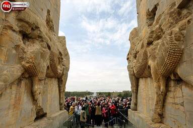  گردشگران نوروزی در تخت جمشید + تصاویر