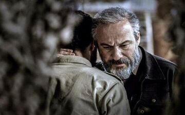 بازیگر ایرانی کنار راجر واترز، اسطوره «پینک فلوید»