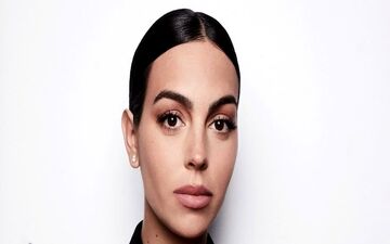 باز هم جورجینا در عربستان / نامزد رونالدو این بار با حجاب