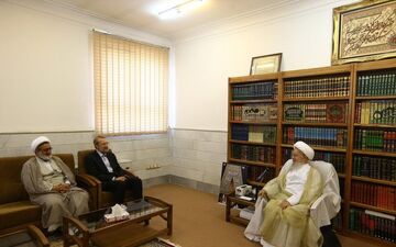  آیت الله مکارم شیرازی:
فکری برای گرانی ها در بودجه سال آینده کشور شود